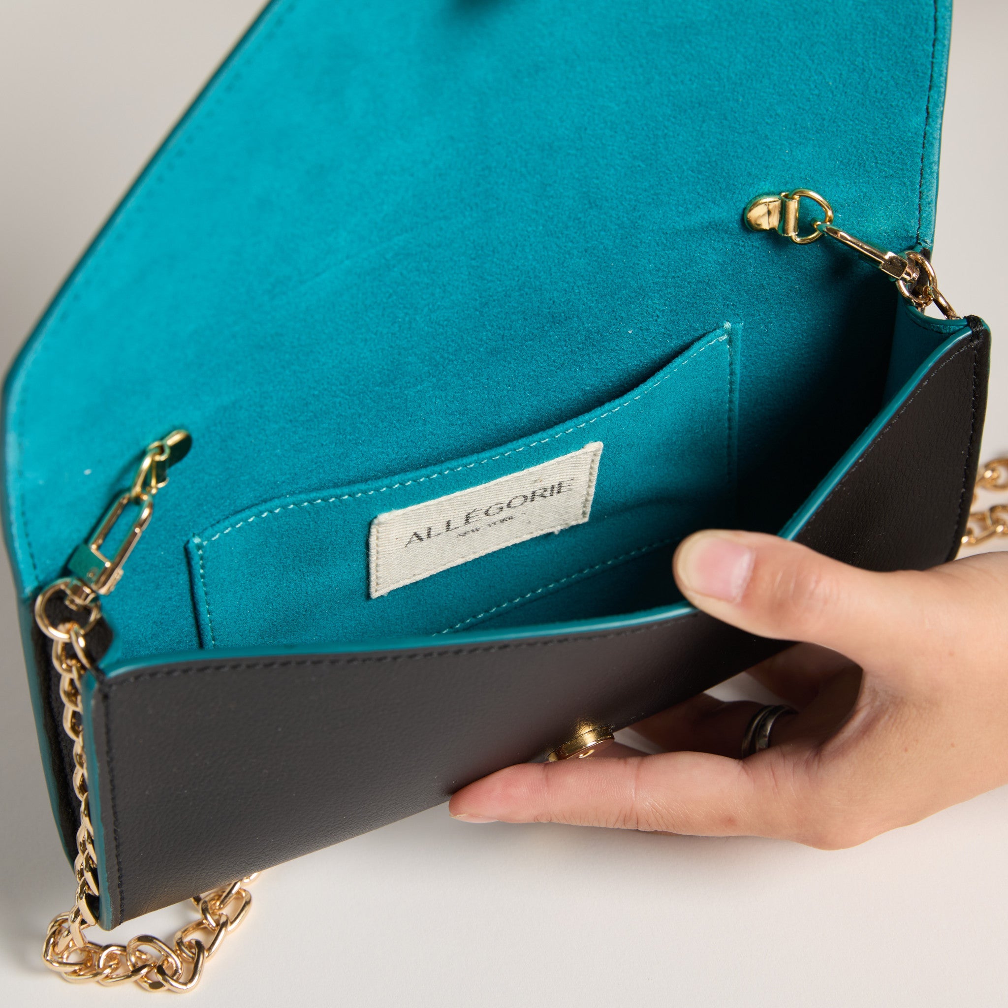 Gala Clutch / Vegan Wallet-on-Chain | Black