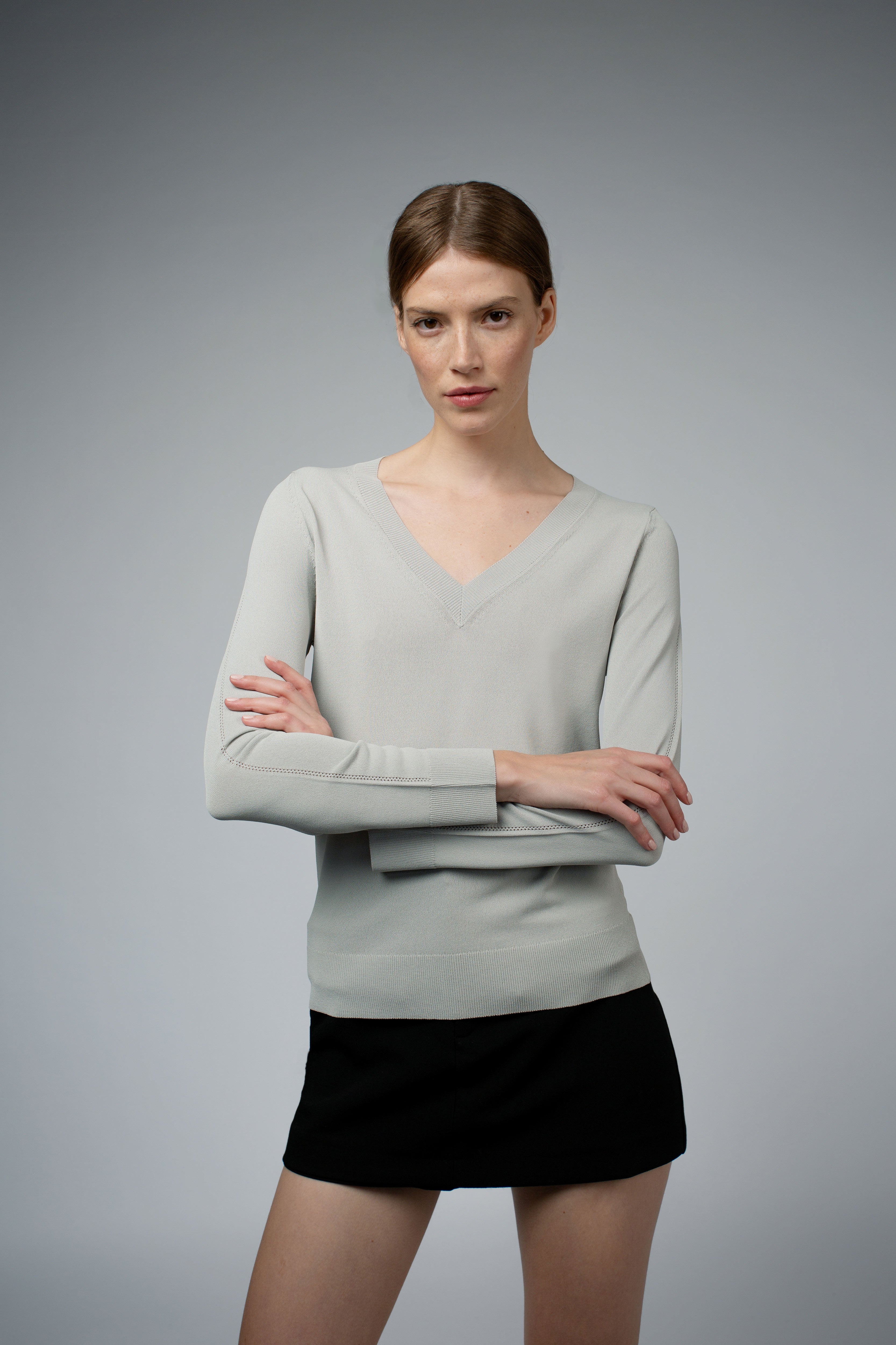LIVIA LONG SLEEVE V-NECK VISCOSE SWEATER