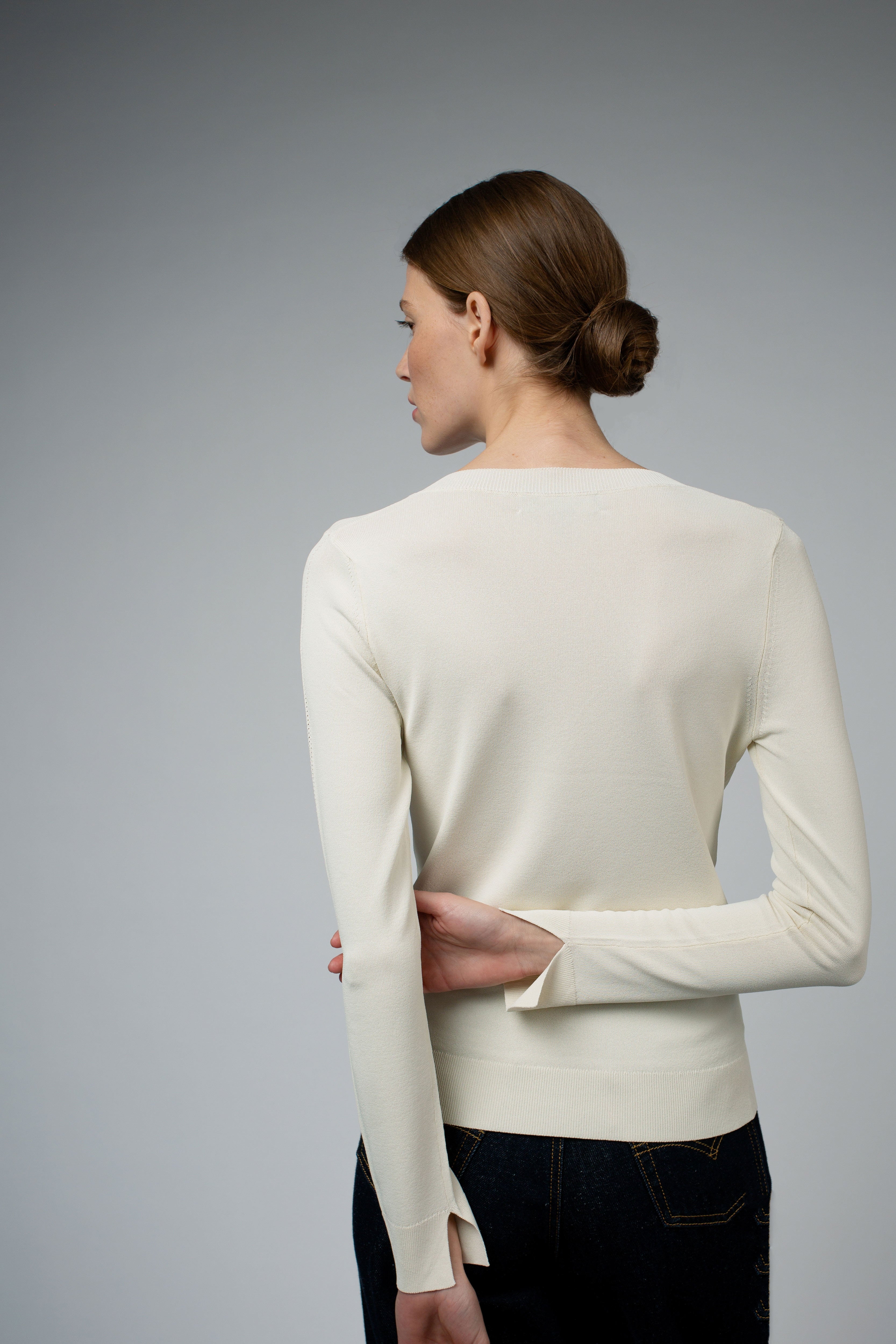 LIVIA LONG SLEEVE V-NECK VISCOSE SWEATER