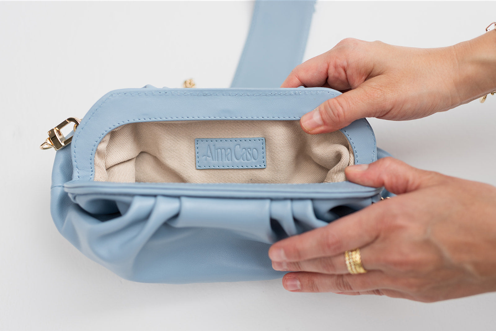Julieta Clutch | Light Blue