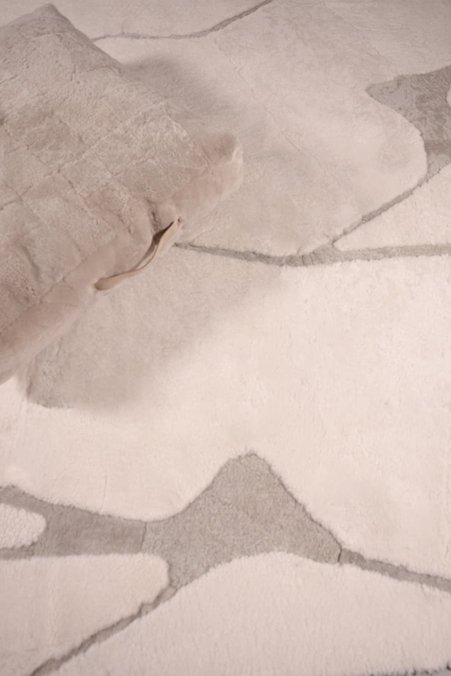 GLIMPSE | White Sheepskin Rug for Modern Interiors