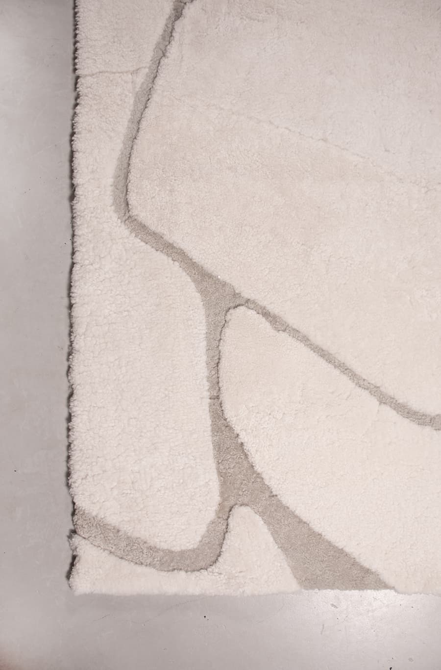GLIMPSE | White Sheepskin Rug for Modern Interiors