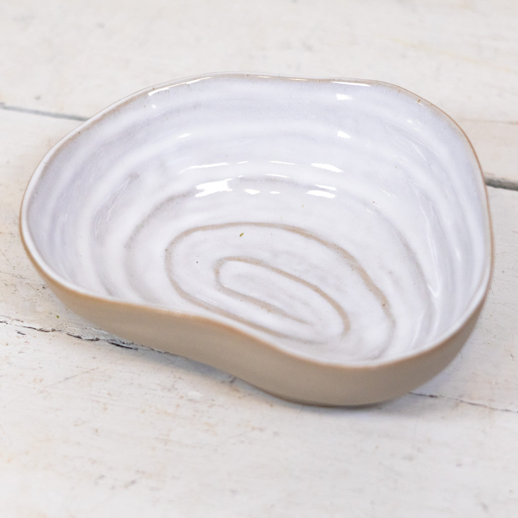 Stoneware Shell Bowl Reactive Glass White