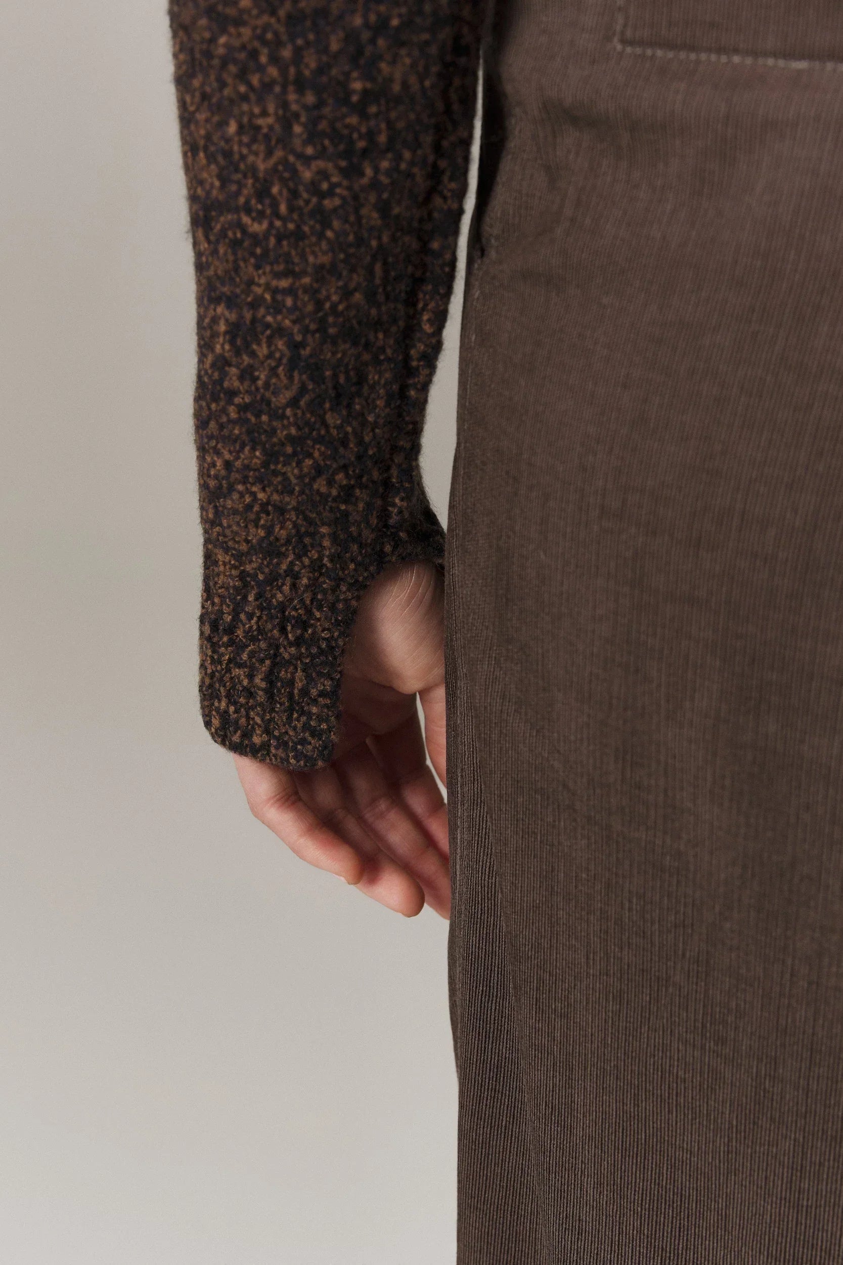ZOE CASHMERE BOUCLE PULLOVER IN FRECKLED BROWN