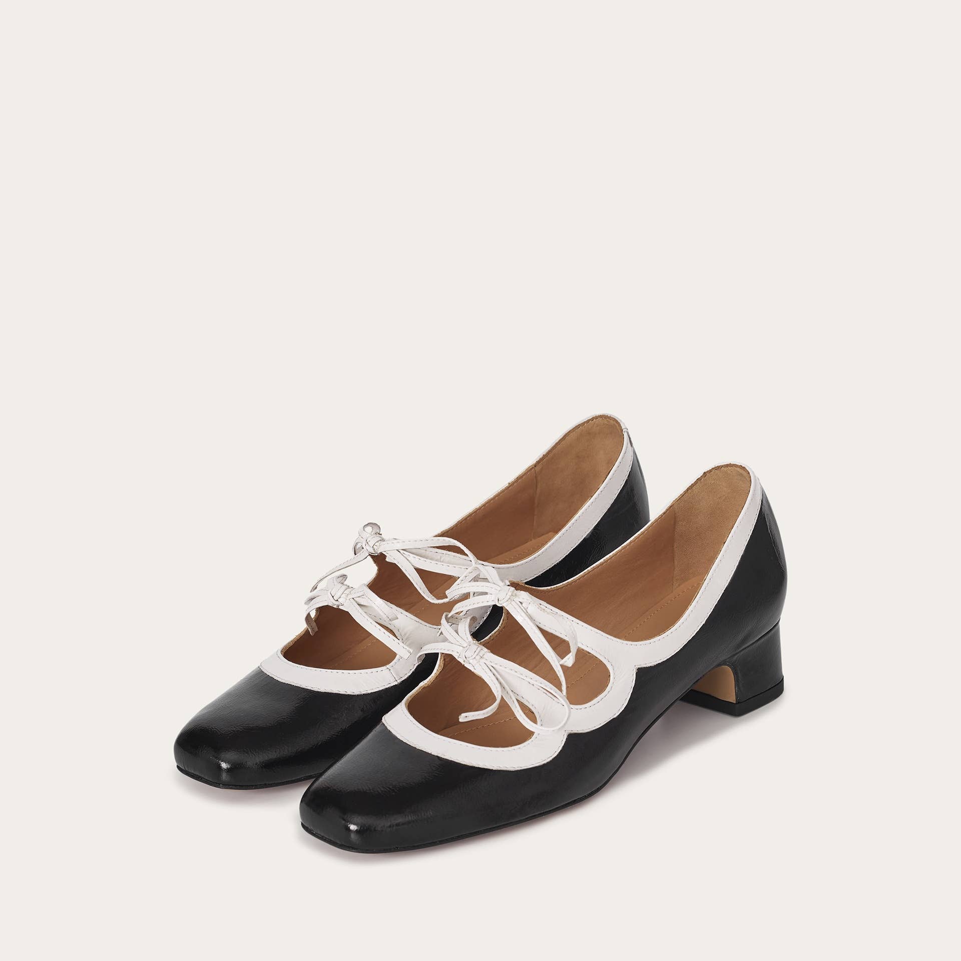 Greta Heels in Black & White Gloss