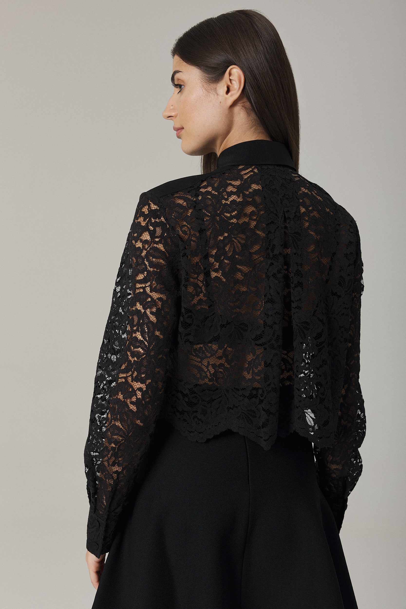 COLE CROPPED LACE SHIRT IN BLACK