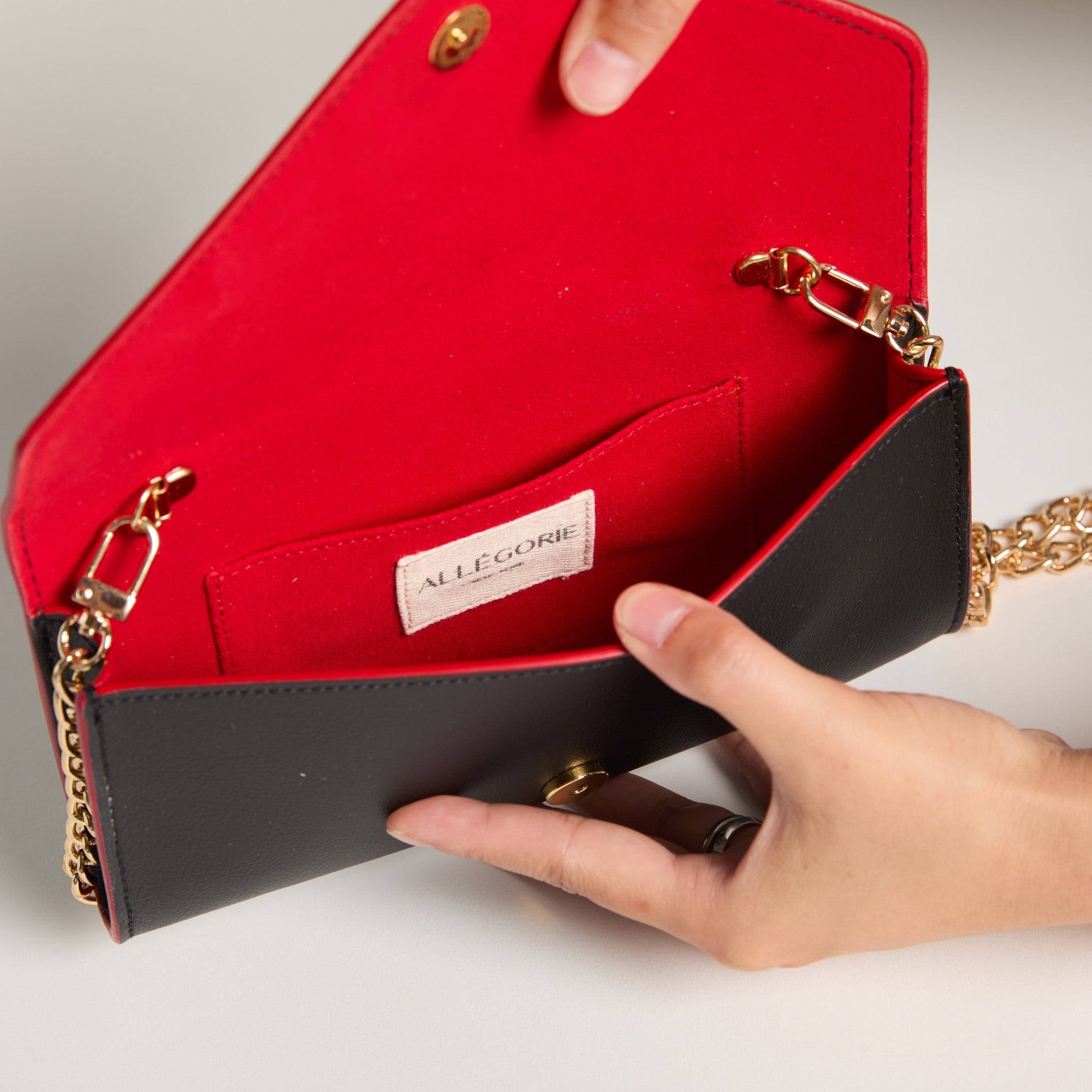 Gala Clutch / Vegan Wallet-on-Chain | Black