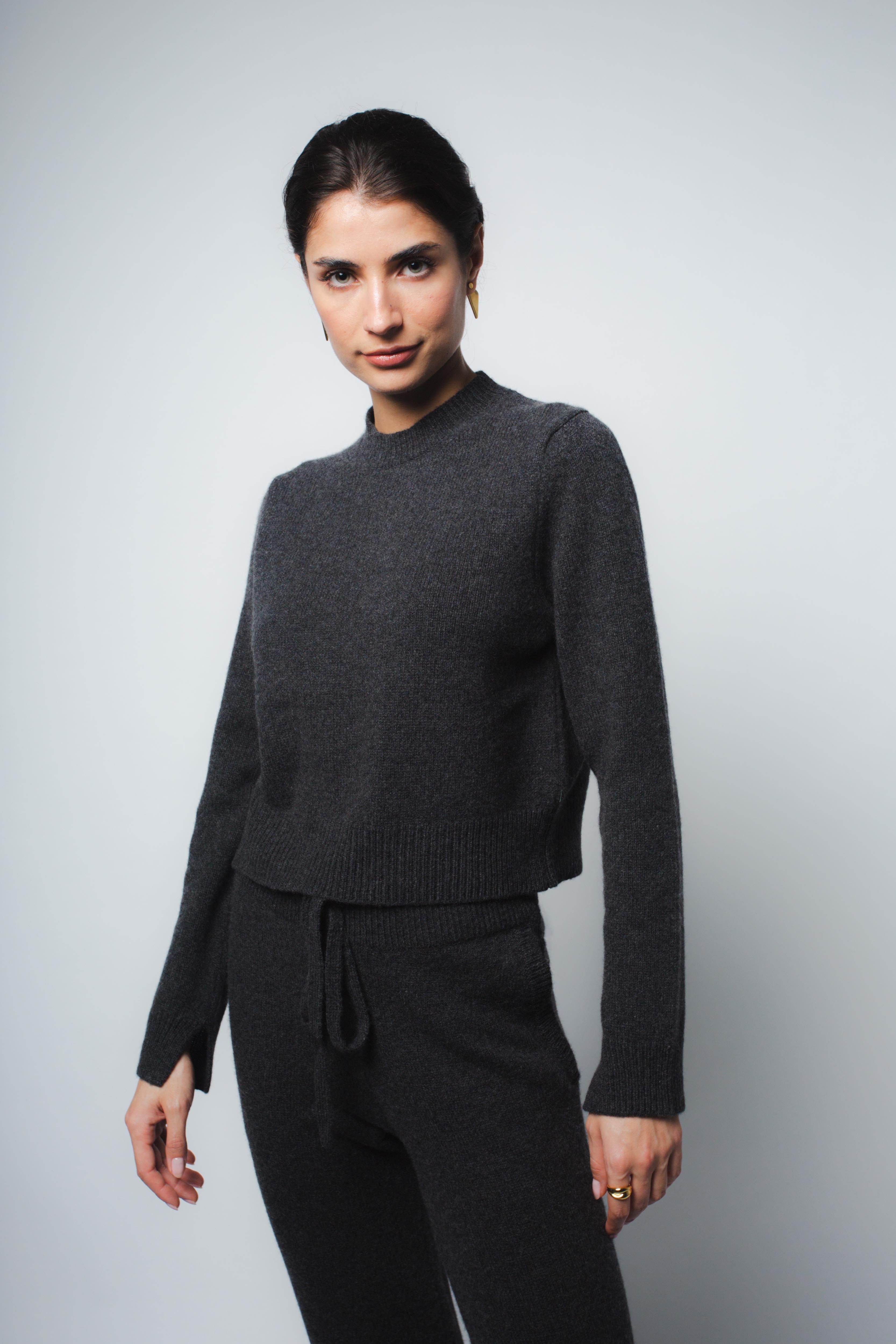 ZOE CROPPED CASHMERE PULLOVER IN ANTHRACITE