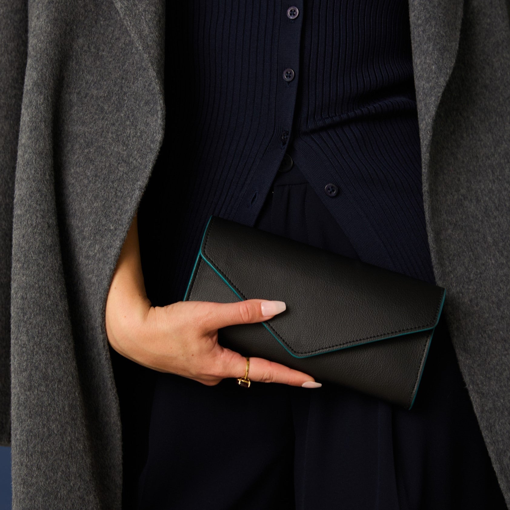 Gala Clutch / Vegan Wallet-on-Chain | Black