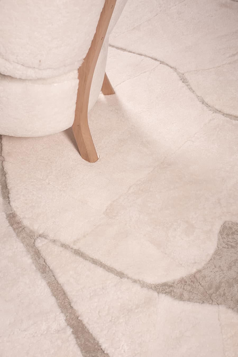 GLIMPSE | White Sheepskin Rug for Modern Interiors