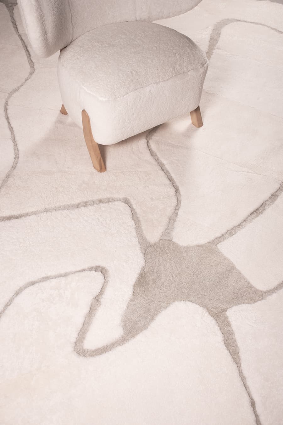 GLIMPSE | White Sheepskin Rug for Modern Interiors