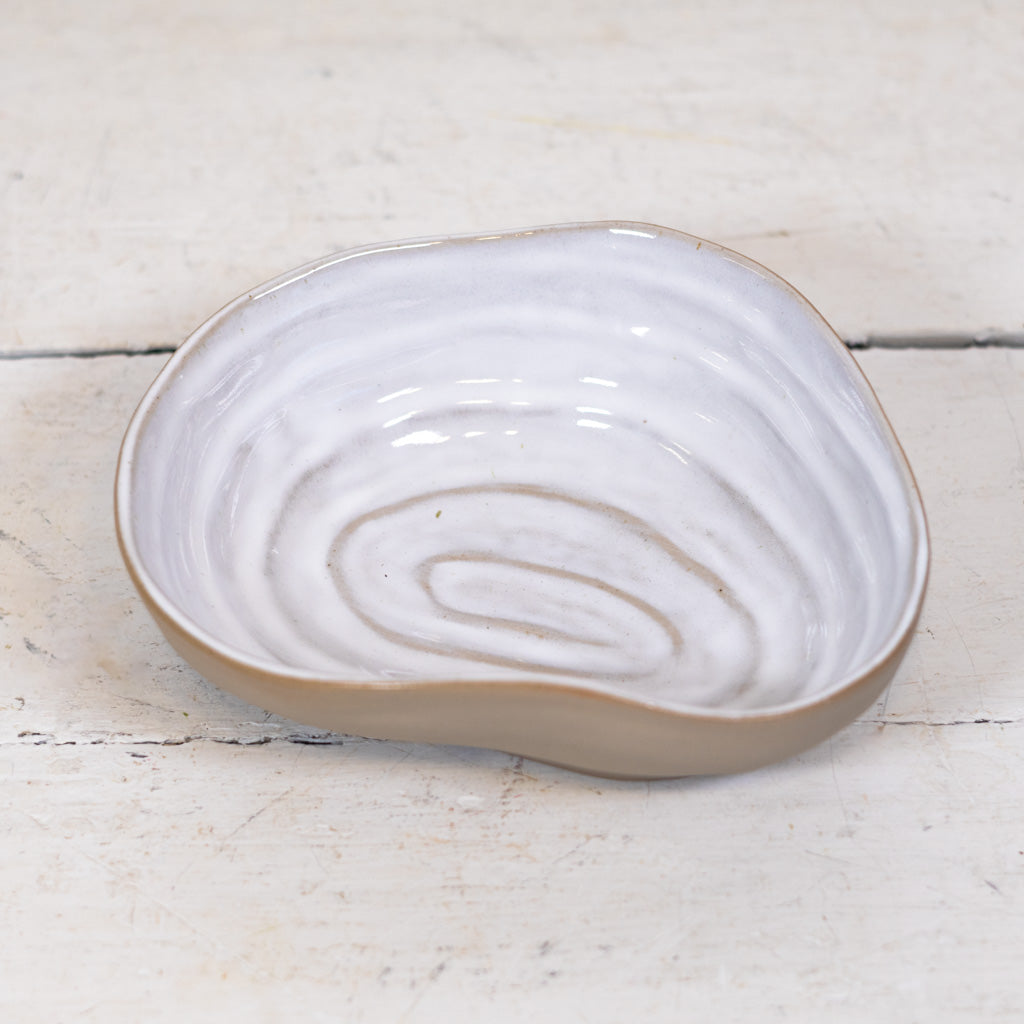 Stoneware Shell Bowl Reactive Glass White