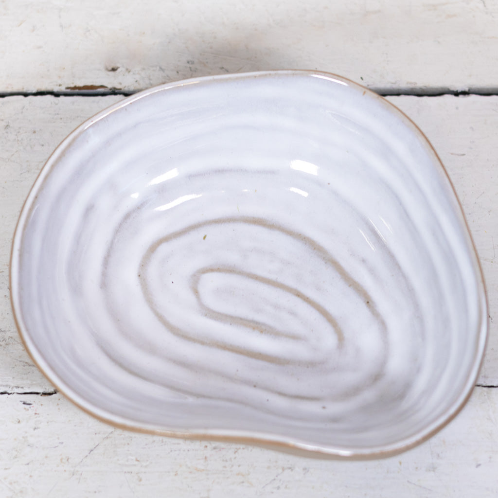 Stoneware Shell Bowl Reactive Glass White