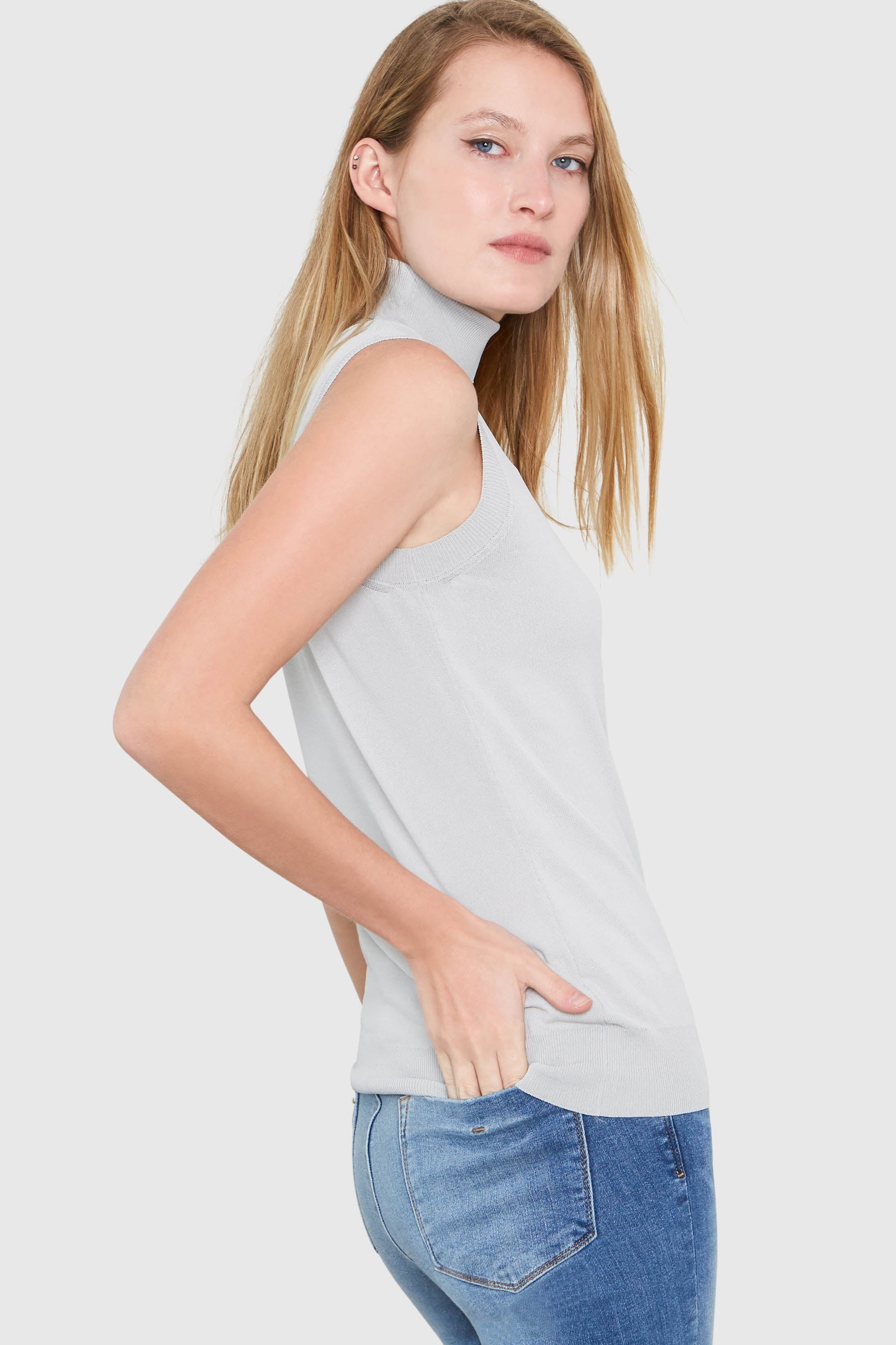HEPBURN SLEEVELESS VISCOSE SWEATER