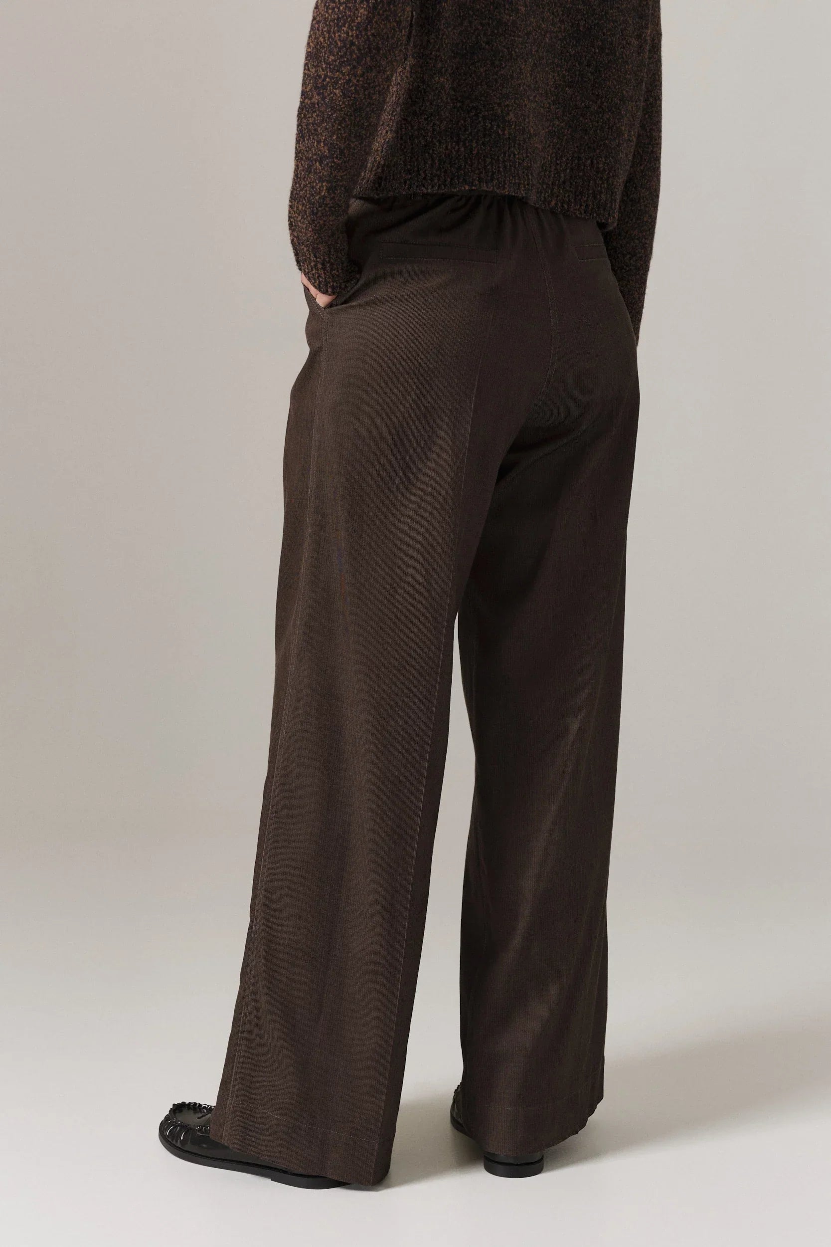 SORIN FINE CORDUROY TROUSER IN UMBER