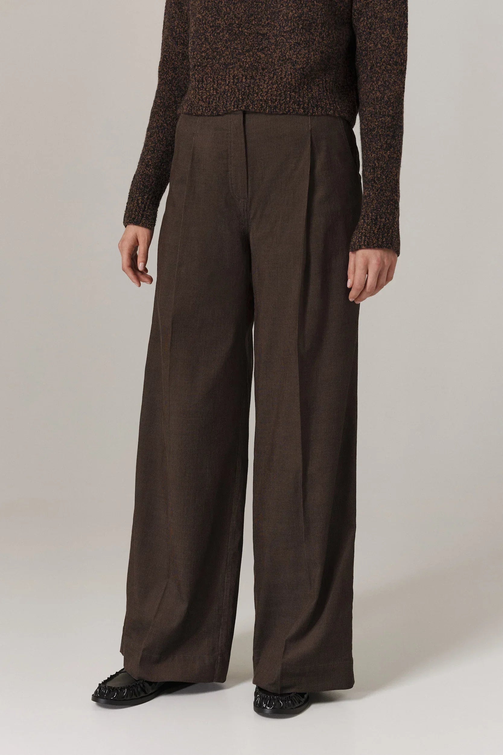 SORIN FINE CORDUROY TROUSER IN UMBER