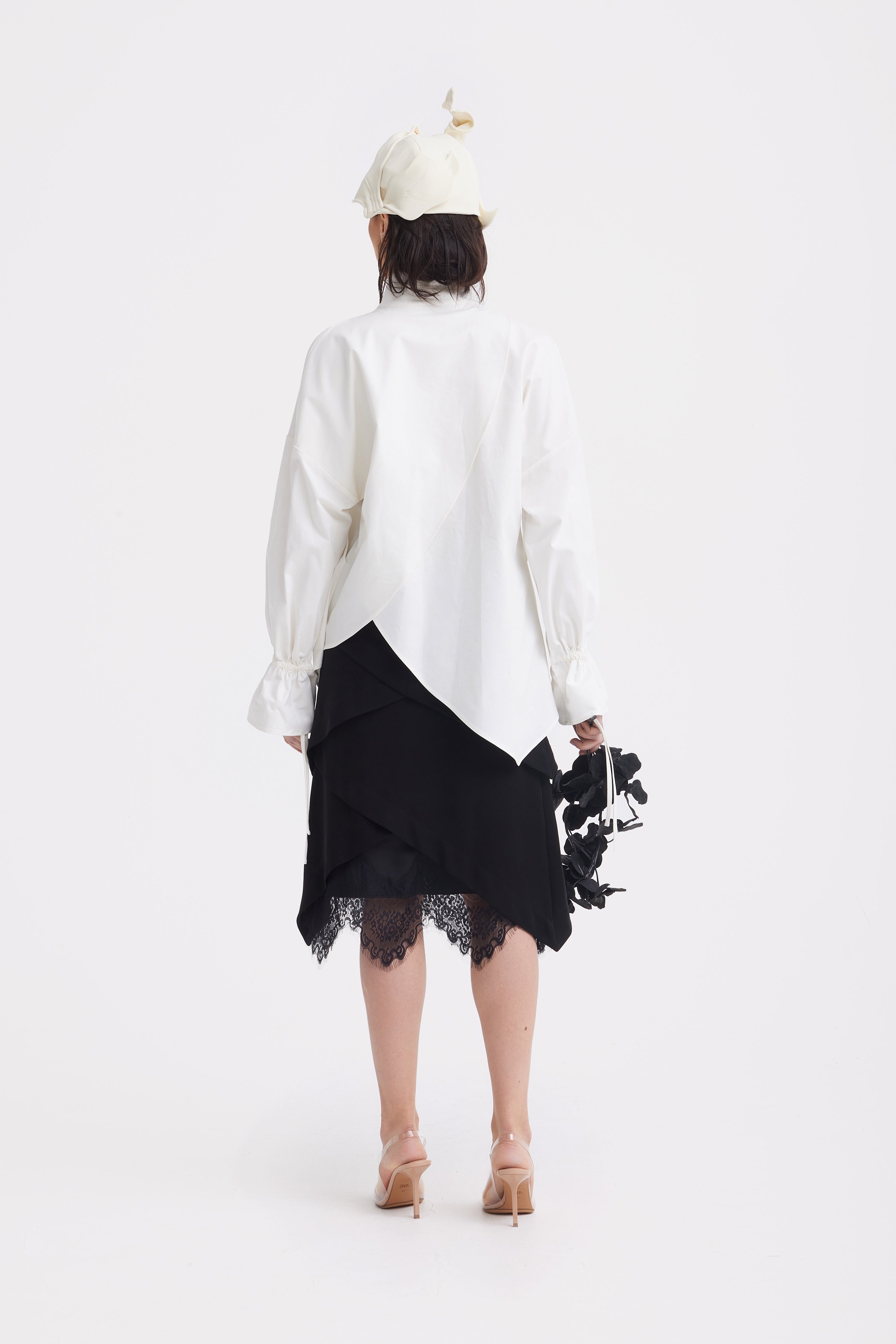 Sophisticated High-Waisted Skirt With Lace Hem Black