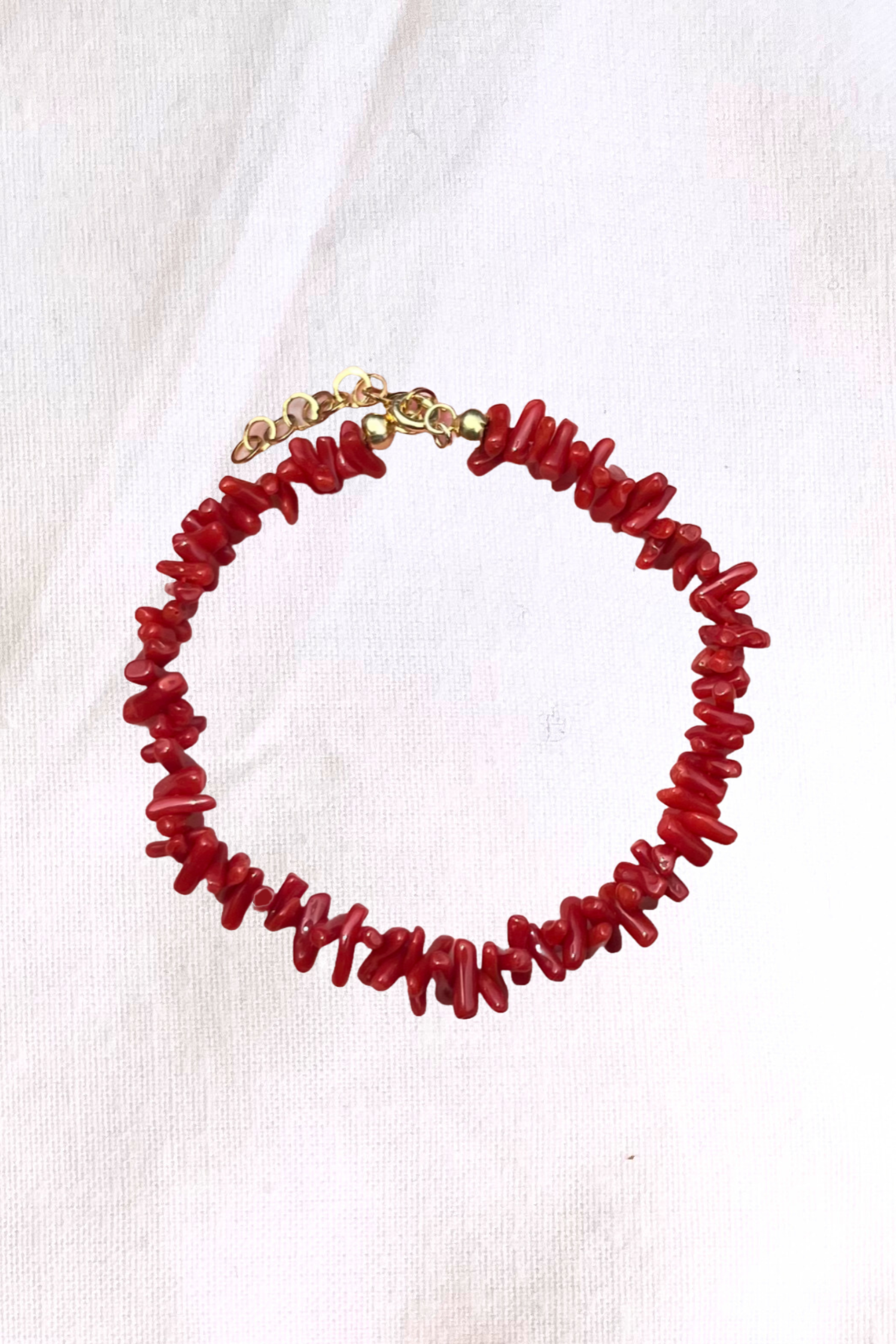 Red coral bracelet with a gold clasp 