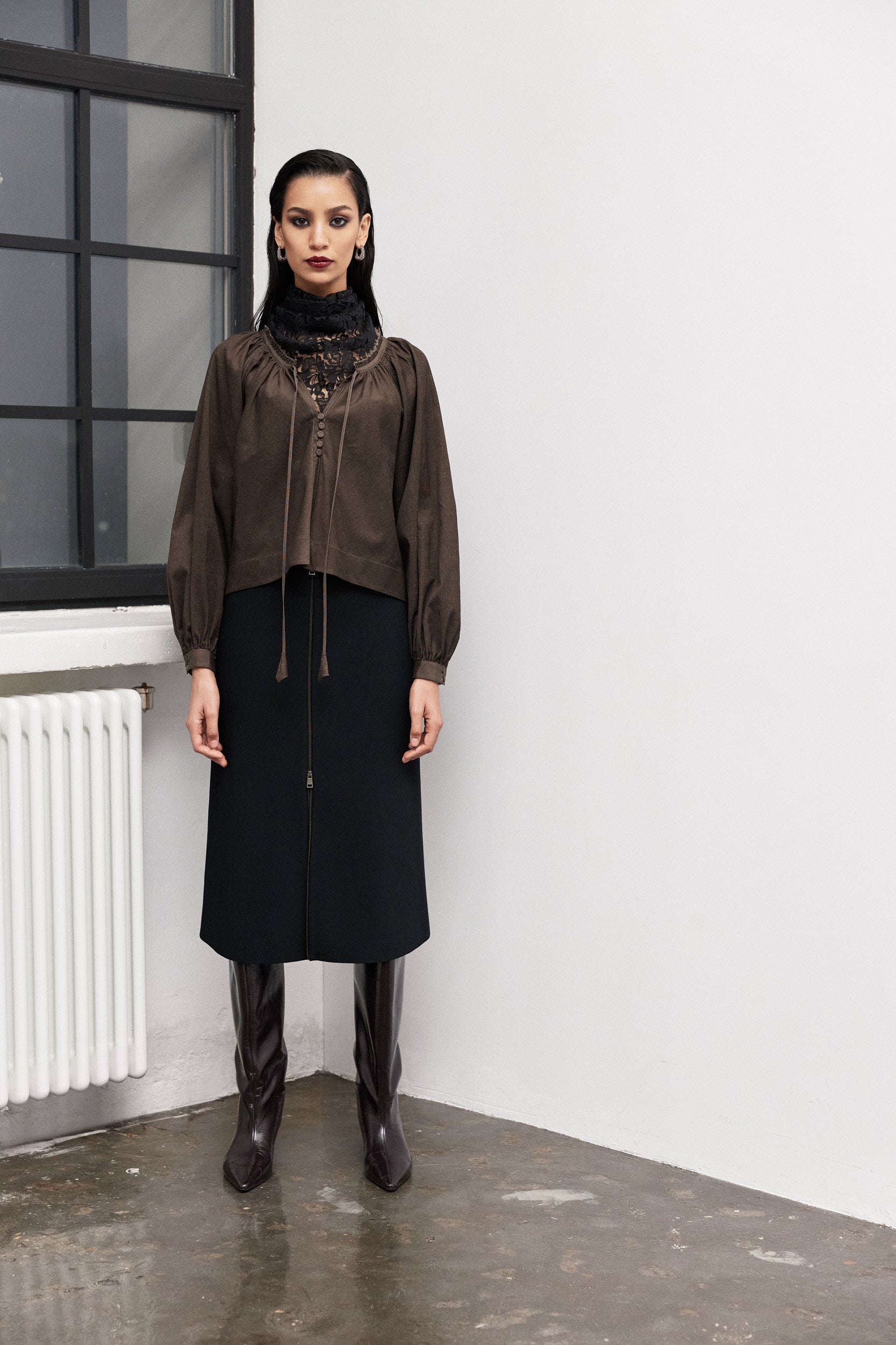 LIA FINE CORDUROY BLOUSE IN UMBER