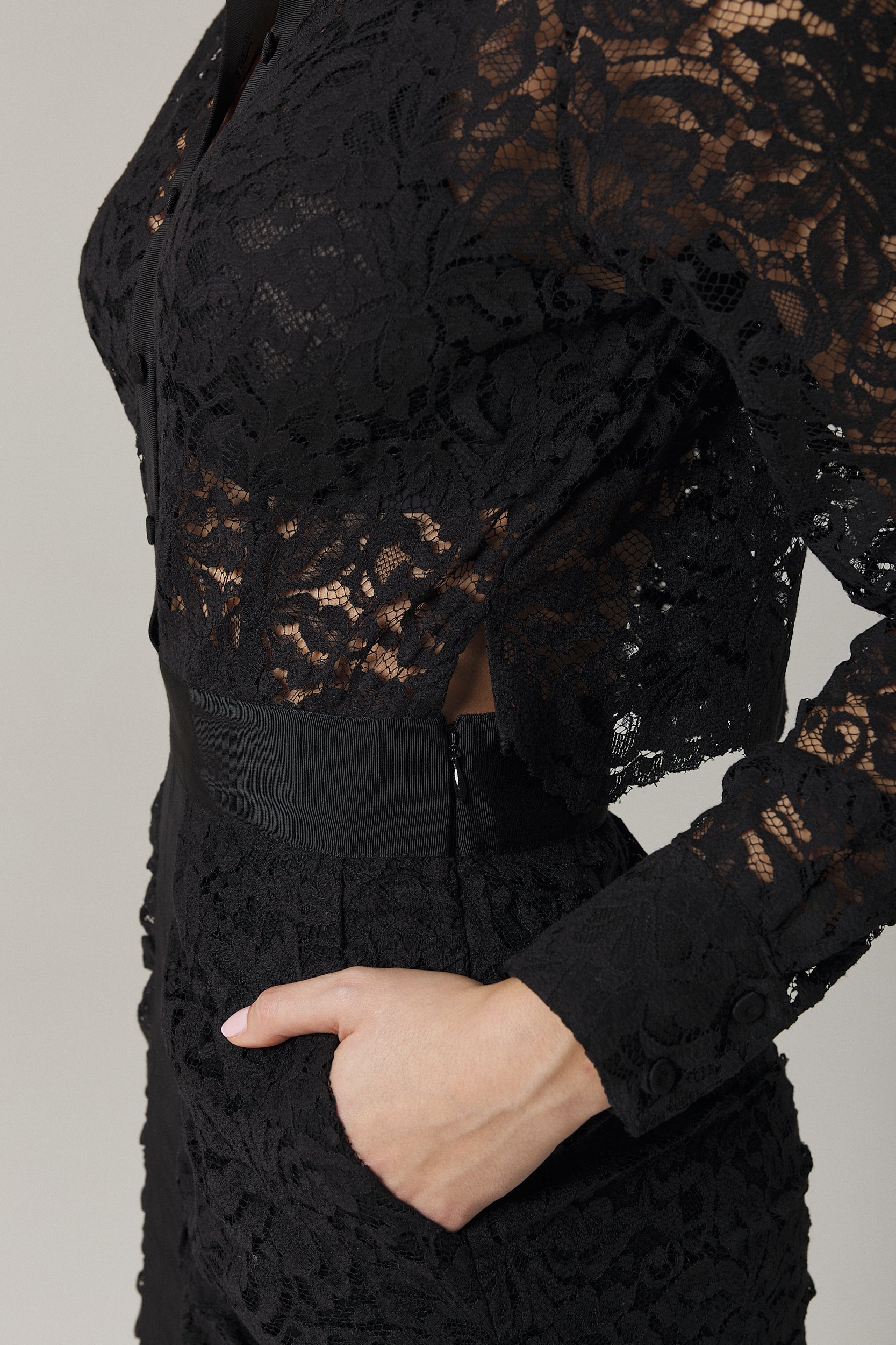 COLE CROPPED LACE SHIRT IN BLACK