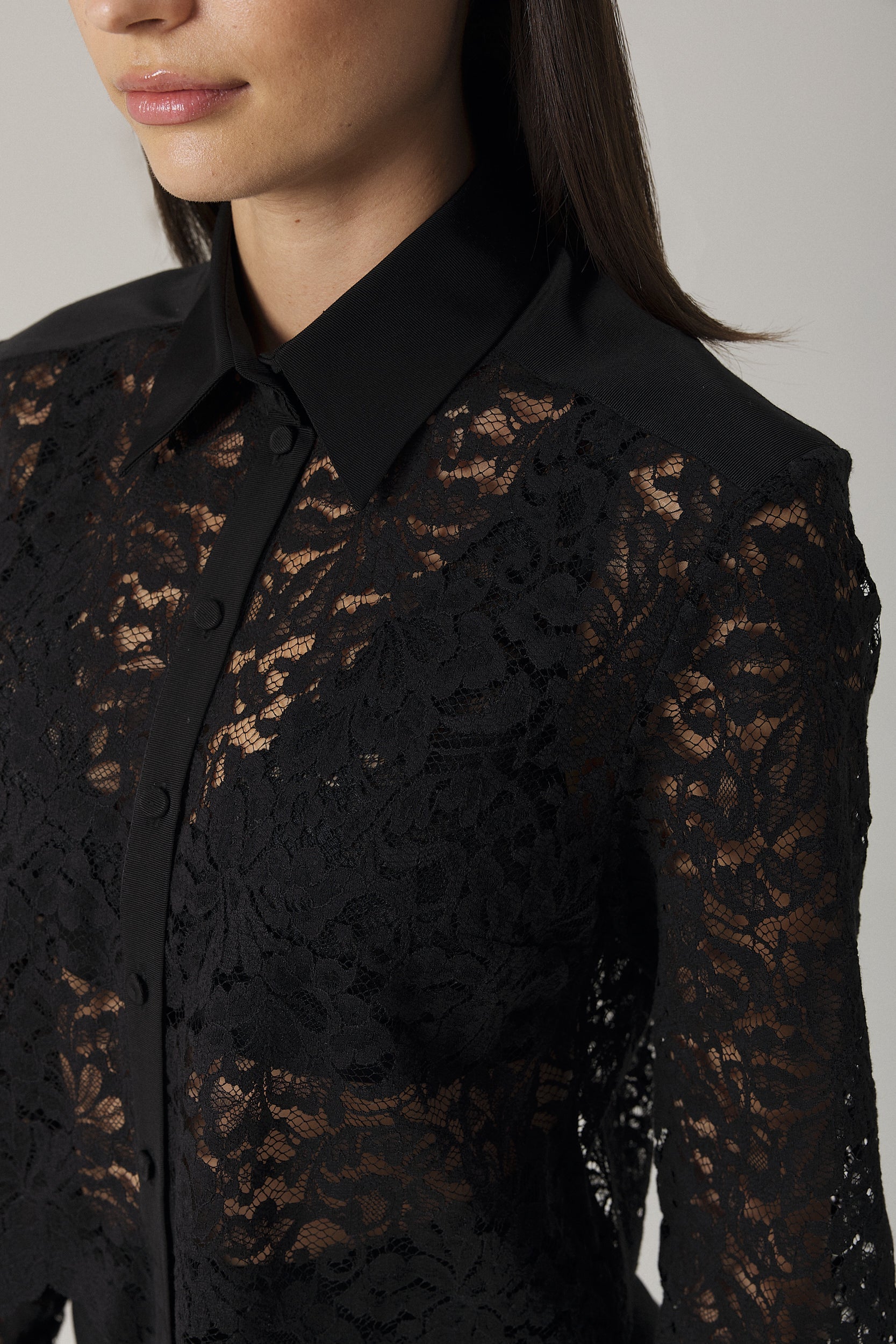 COLE CROPPED LACE SHIRT IN BLACK